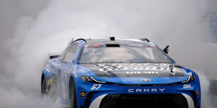 Кори Хейм выиграл Brickyard 400: вторая победа в карьере за 15 стартов