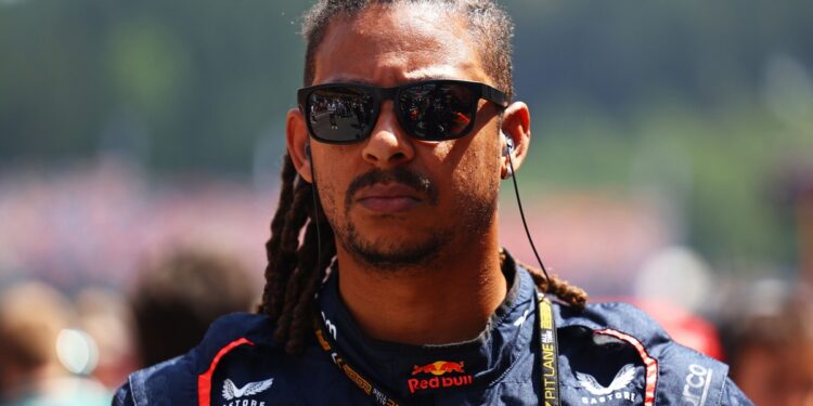 Кража шлемов Red Bull на Сильверстоуне: Кэлум Николас опубликовал видео с камер