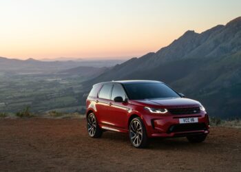 Land Rover прекращает производство Discovery Sport. Компактный внедорожник, который провёл на конвейере 11 лет, завершит свою историю в декабре этого года. Последним модельным годом для модели станет 2026-й.