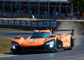 Ландо Норрис вывел гиперкар McLaren на публику в Гудвуде