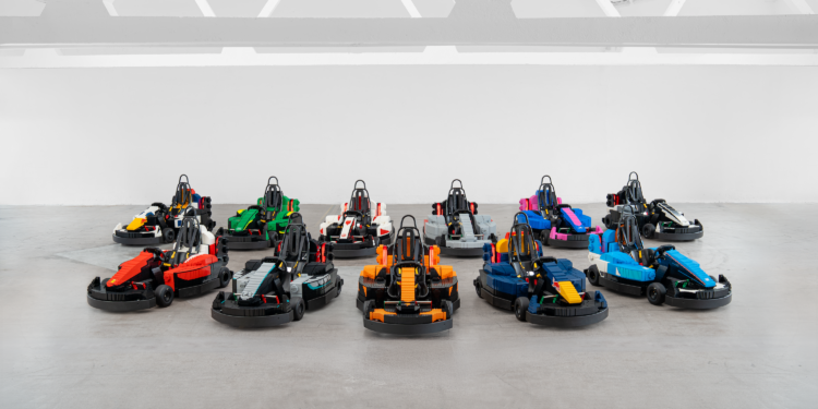 Lego‑гонки Формулы‑1: парад пилотов на старт Гран‑при вывели миниатюрные болиды
