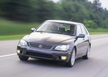 Lexus IS300 2001 года: альтернативный взгляд на BMW 3-Series