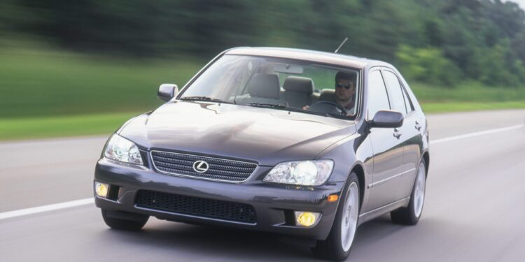 Lexus IS300 2001 года: альтернативный взгляд на BMW 3-Series