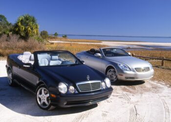 Lexus SC430 против Mercedes-Benz CLK430: битва японского комфорта и немецкой солидности
