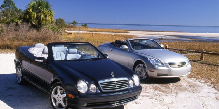 Lexus SC430 против Mercedes-Benz CLK430: битва японского комфорта и немецкой солидности