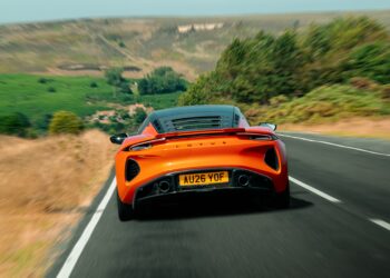 Lotus Emira 420 Sport: быстрый, лёгкий — и уходящий