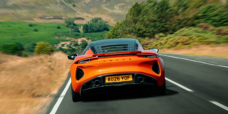 Lotus Emira 420 Sport: быстрый, лёгкий — и уходящий