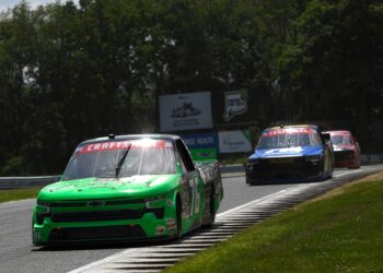 Луи Фостер: дебют в NASCAR, начавшийся с 26-го места и закончившийся штрафом