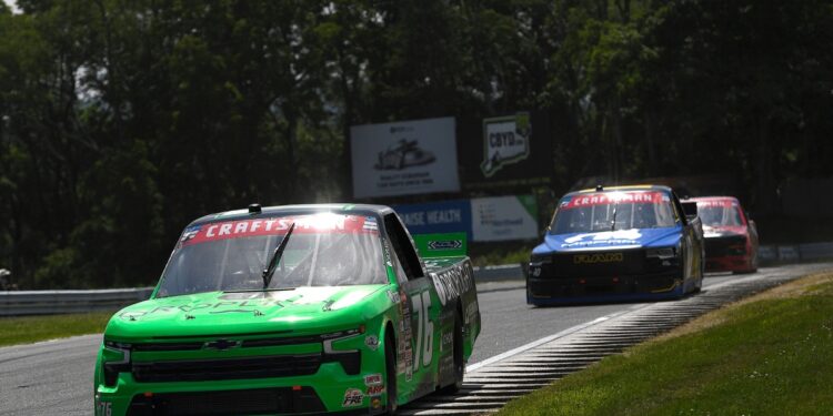 Луи Фостер: дебют в NASCAR, начавшийся с 26-го места и закончившийся штрафом
