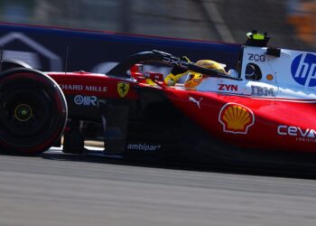 Льюис Хэмилтон продолжает избегать симулятора Ferrari: «Это помогло мне колоссально»