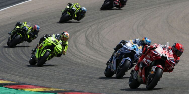 Марк Маркес выигрывает спринт Гран-при Германии MotoGP: дубль Ducati на Заксенринге
