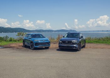 Mazda CX-5 2026 против Volkswagen Tiguan: кто выигрывает в классе компактных кроссоверов?