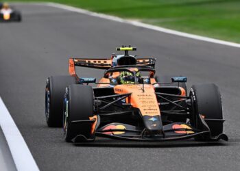 McLaren везёт в Венгрию долгожданный апгрейд: заднее антикрыло «Макарена»