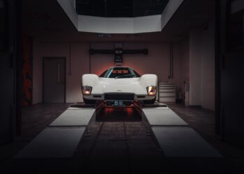 McLaren воссоздала свою первую дорожную суперкару 60-х с ювелирной точностью