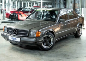 Mercedes 190 V8: цена взлетела в 4 раза за четыре года