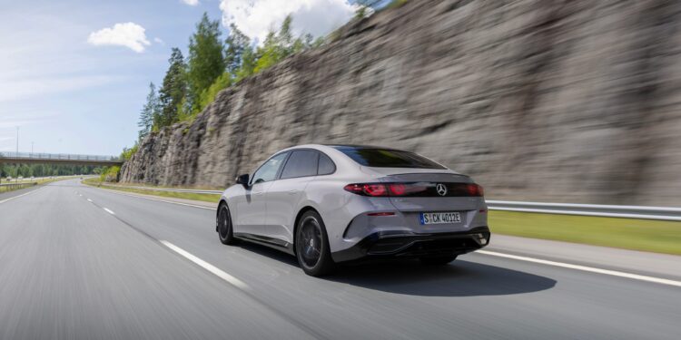 Mercedes-Benz C-Class EV 2027: первые официальные фото