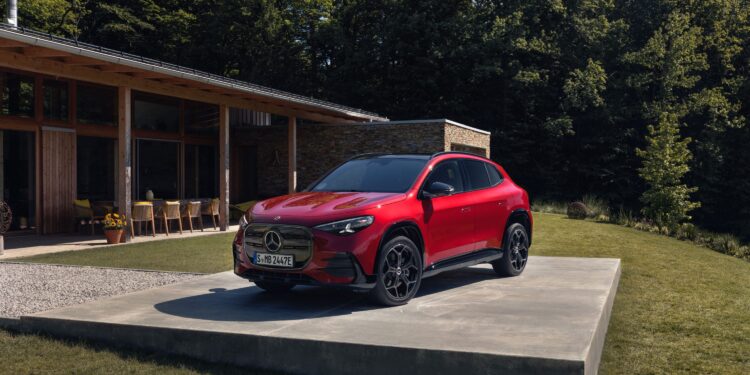 Mercedes-Benz GLA нового поколения: сначала электричество, потом гибрид