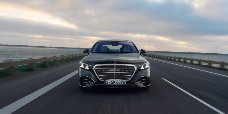 Mercedes-Benz под угрозой: в США могут запретить немецкие машины