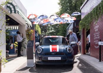 Mini Street 2026: Goodwood превратили в паб