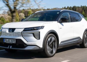 Mitsubishi Eclipse Cross 2026: Японский кроссовер на платформе Renault