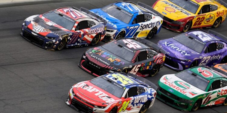 NASCAR объявил о новом регламенте для Daytona: гонка регулярного сезона получит обновлённые правила