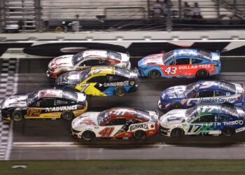 NASCAR снижает мощность на суперспидвеях — и это хорошо