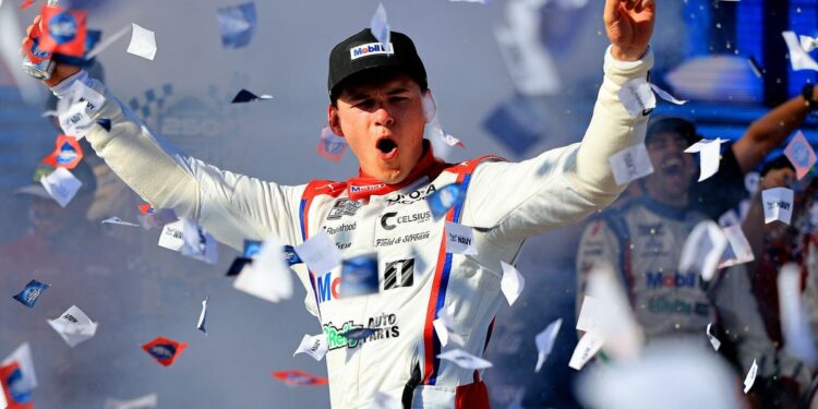 Неосновные пилоты, которые выигрывали гонки NASCAR