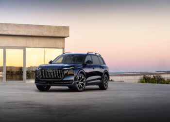 Новые Audi Q9 и SQ9: флагманские внедорожники с тремя рядами