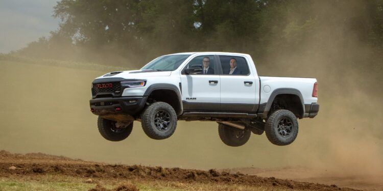 Новые главы Jeep и Ram: Stellantis перетряхивает руководство ключевых брендов