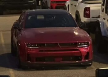 Новый Dodge Charger SRT засветился на шпионских видео