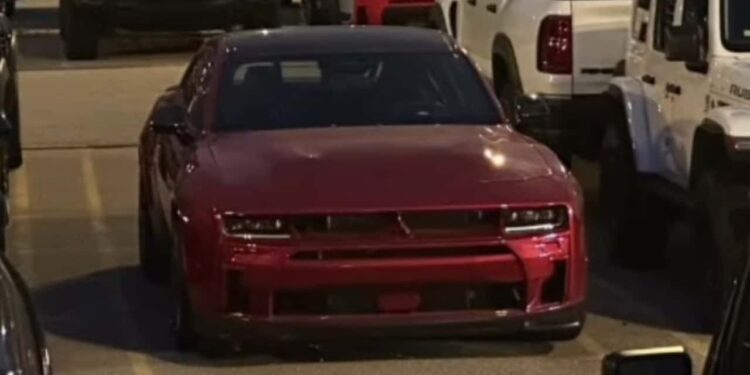 Новый Dodge Charger SRT засветился на шпионских видео