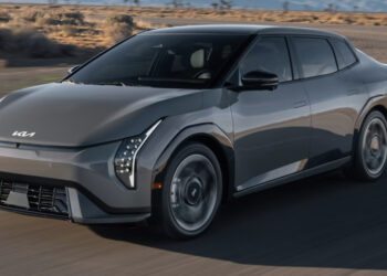 Новый Kia EV4: компактный электрокар с запасом хода до 630 км и скидкой в 12 382 евро