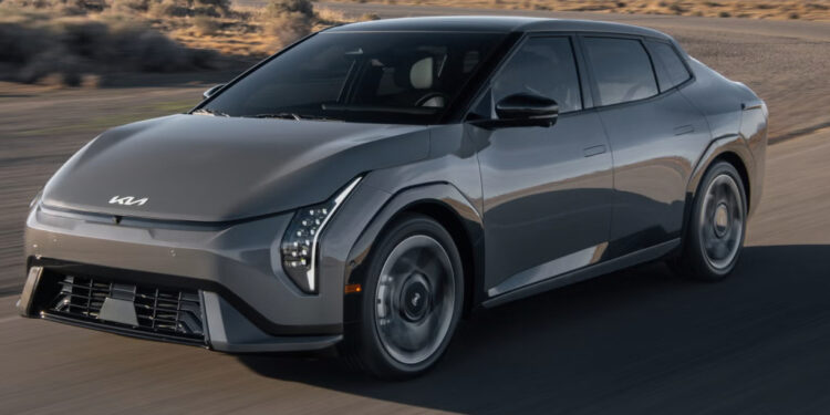 Новый Kia EV4: компактный электрокар с запасом хода до 630 км и скидкой в 12 382 евро