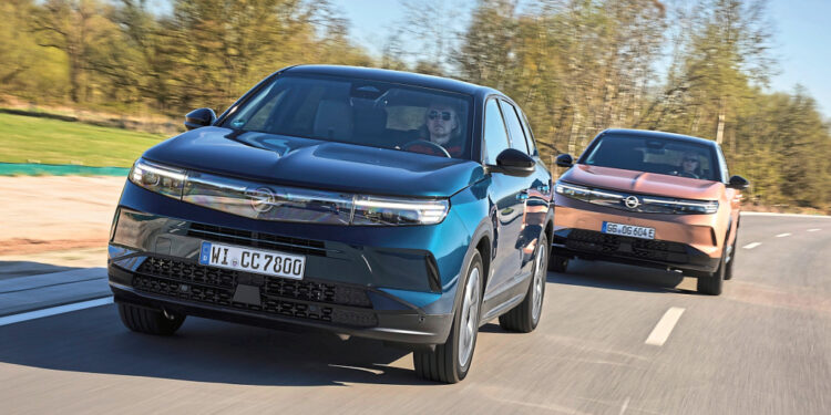 Opel Grandland: бензин или батарея — что круче для семьи?