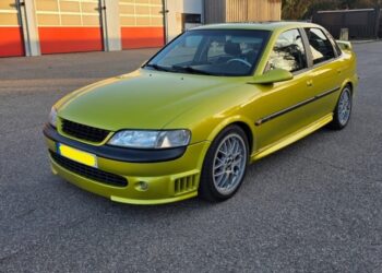 Opel Vectra i500: редкий серийный спортседан нашли в идеале