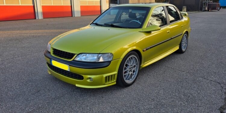 Opel Vectra i500: редкий серийный спортседан нашли в идеале