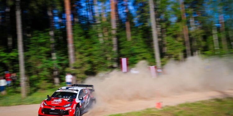 Пайяри в шаге от дебютной победы в WRC: феноменальный гравийный мастер-класс в Эстонии