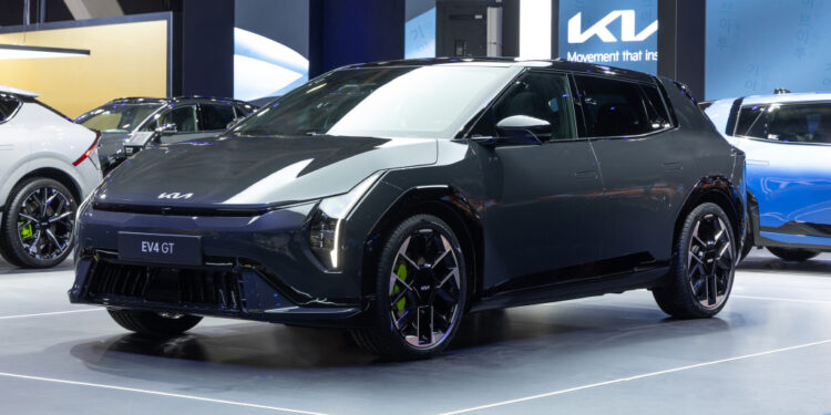 Первый взгляд на новый Kia EV4: лифтбек и хэтчбек на одной платформе