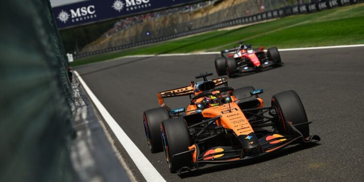 Пиастри проигрывает на прямых: McLaren указал на странную проблему с силовой установкой