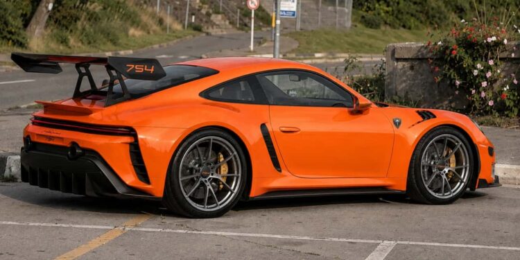 Porsche 911 превращается в суперкар: Angelelli Project 754