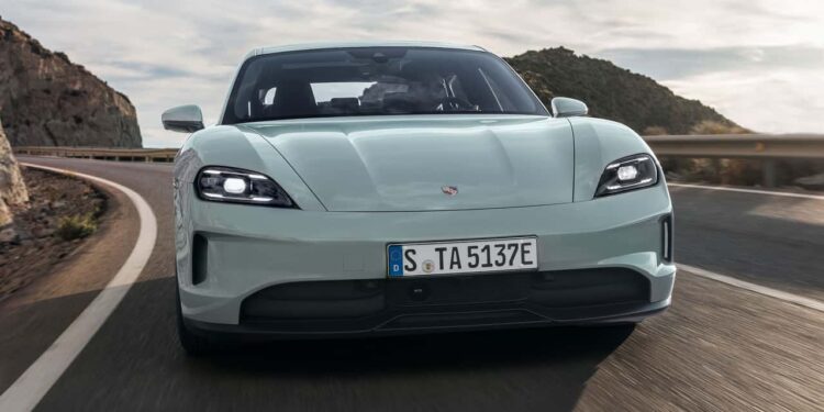 Porsche закрывает китайские дилерские центры из-за слабых продаж и убытков