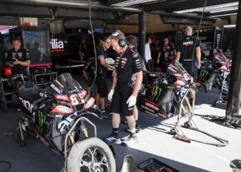 Предложение Aprilia по одному мотоциклу в MotoGP трещит по швам