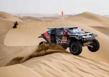 Prodrive ведёт переговоры с тремя производителями после ухода Dacia из Дакара
