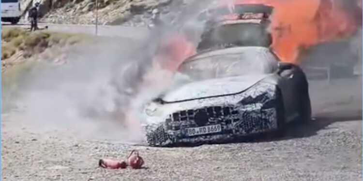 Прототип Mercedes-AMG GT сгорел на тестах в Испании