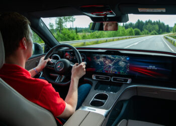 Пятое поколение Mercedes C-Klasse полностью переходит на электрическую тягу. Решение, которое может вызвать споры, но инженеры бренда уверены: скептикам нужно просто прокатиться.