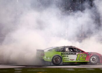Райан Блэйни выиграл гонку NASCAR Cup в Атланте с поула, Уоллеса наказали после финиша