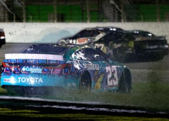 Райан Блэйни выиграл ночной марафон NASCAR в Атланте