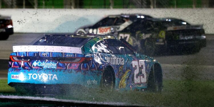 Райан Блэйни выиграл ночной марафон NASCAR в Атланте