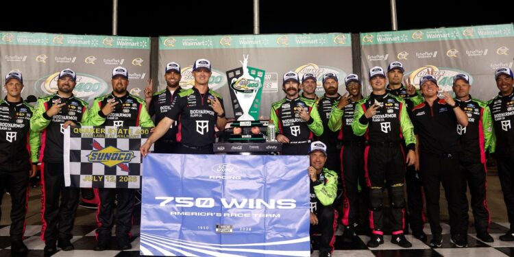 Райан Блэйни вырвал победу на овале Атланты: 750-й триумф Ford в NASCAR Cup