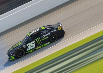 Райли Хербст выиграл первую практику NASCAR на трассе в Чикаго